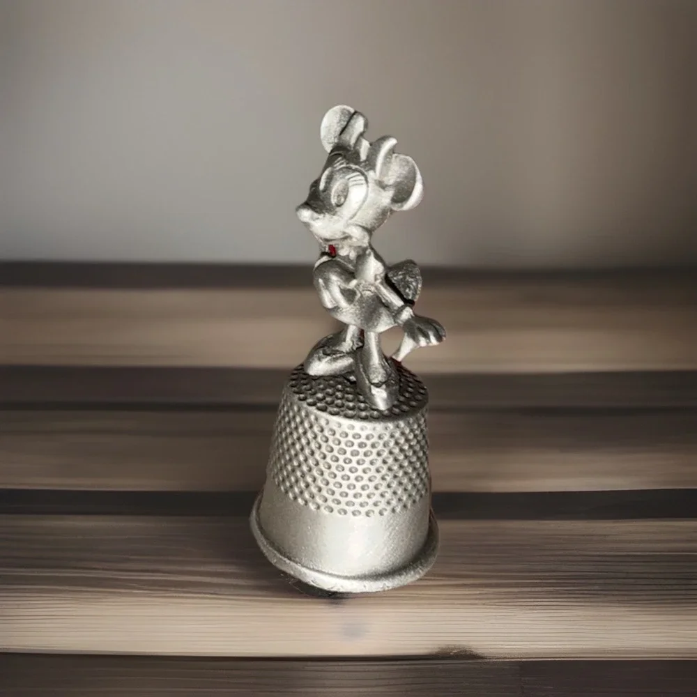 Vintage Walt Disney Brand Minnie Mouse Pewter thimble In case